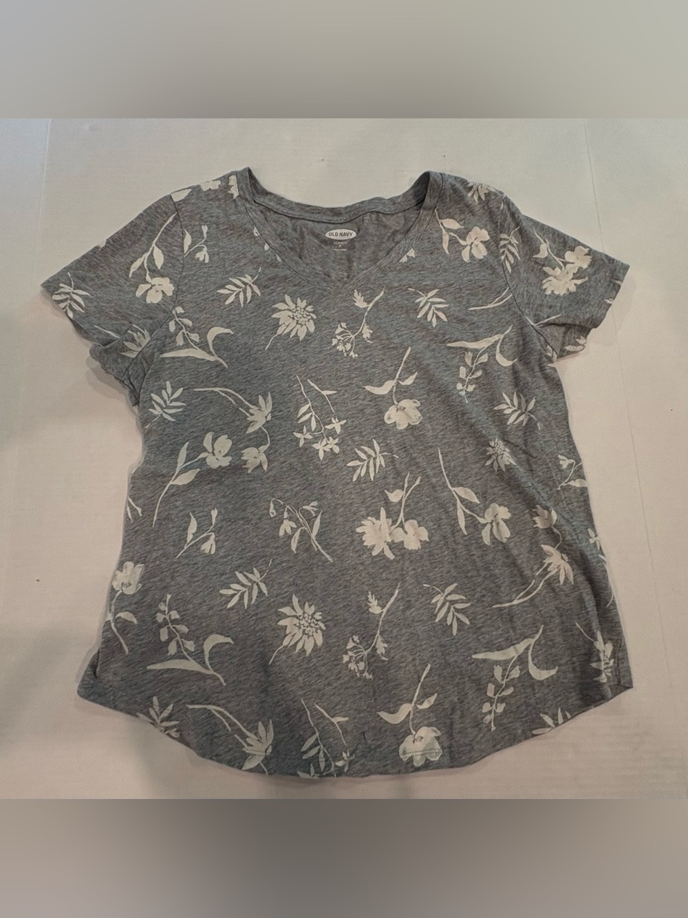 Old Navy Gray Floral Short Sleeve V-Neck Tee